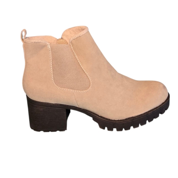 Beartrap Heeled Boot - Picture 1 of 10